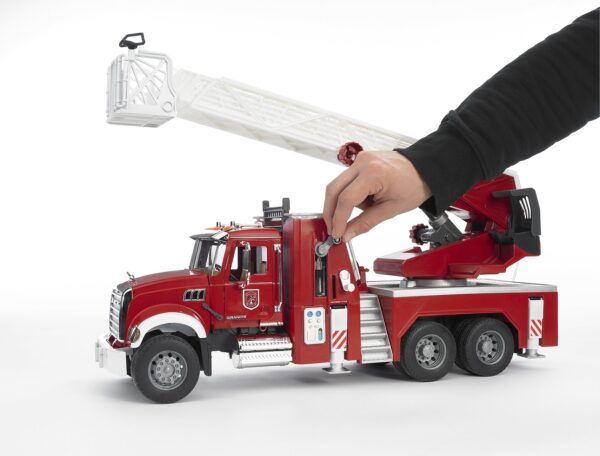 BRUDER 02821 MACK GRANITE FIRE ENGINE WITH WATER PUMP KOUREAS TOYS