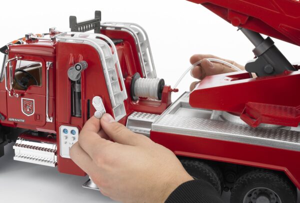 BRUDER 02821 MACK GRANITE FIRE ENGINE WITH WATER PUMP KOUREAS TOYS
