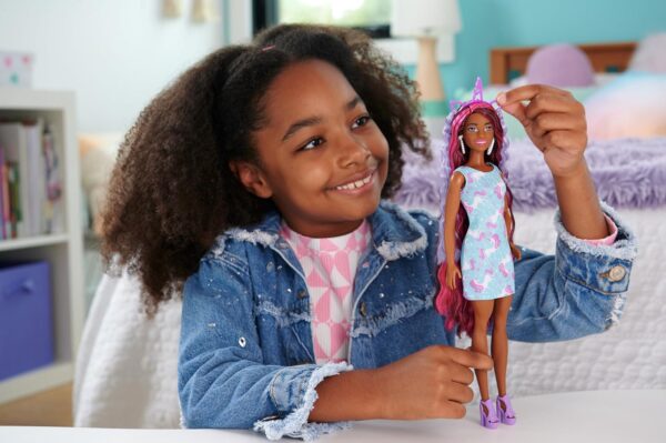 BRAND JDC86 BARBIE® FASHION DOLL WITH EXTRA-LONG COLOR-STREAKED BLACK HAIR, CLOTHES & STYLING ACCESSORIES KOUREAS TOYS