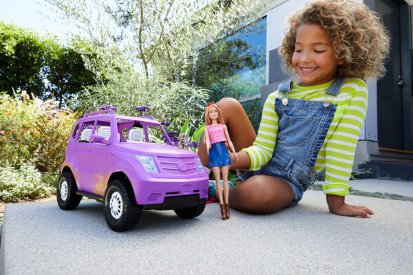 BRAND GHT18 SWEET ORCHARD FARM BARBIE DOLL AND VEHICLE KOUREAS TOYS