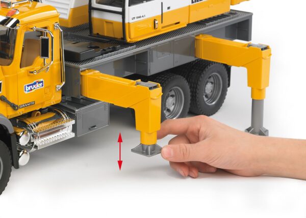 BRUDER 02818 MACK GRANITE LIEBHERR CRANE TRUCK KOUREAS TOYS